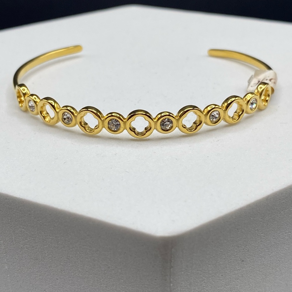 Elegant Gold Bracelet with Crystal Accents